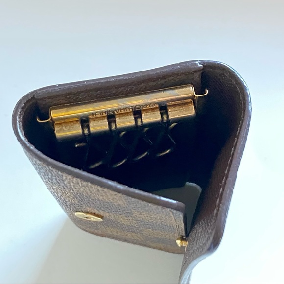 LOUIS VUITTON DAMIER EBENE 4 KEYS - Picture 8 of 13